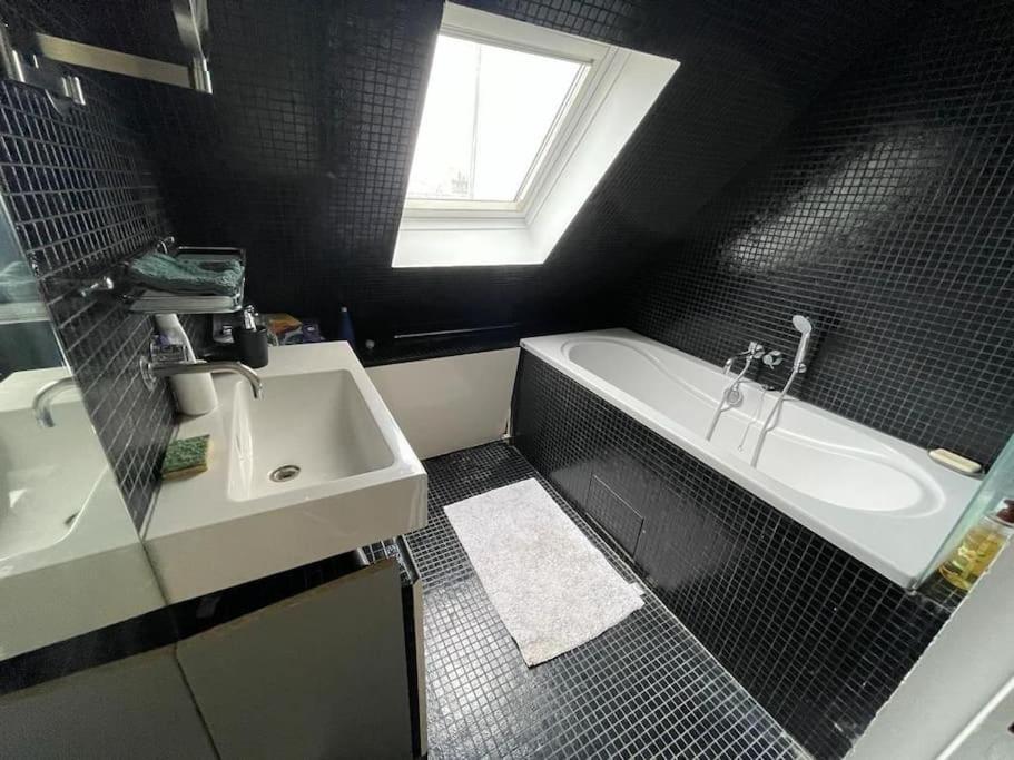 Floor Prime Location Elevator Close To Louvre * Parijs